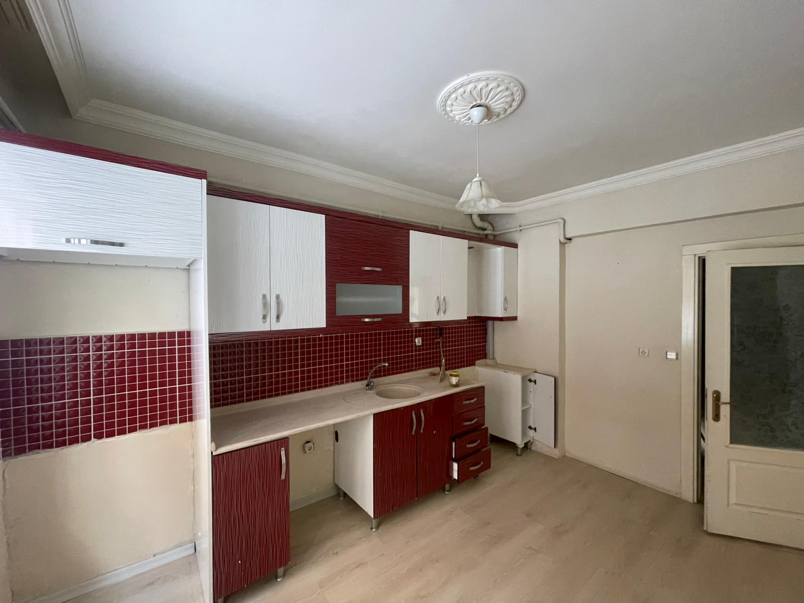 ŞÜKRÜPAŞA'DA KİRALIK DAİRE